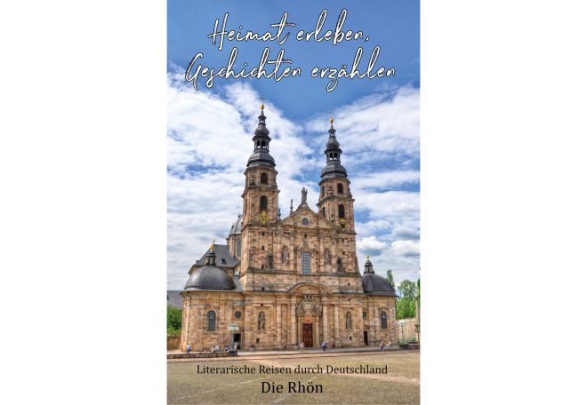 Barockkirche mit zwei hohen Türmen unter einem wolkigen Himmel.