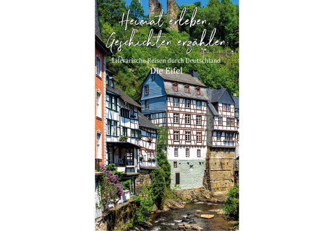 Fachwerkhäuser entlang eines malerischen Flusses, umgeben von grüner Natur.