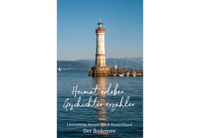 Leuchtturm am Wasser mit Bergen im Hintergrund und klarem Himmel.