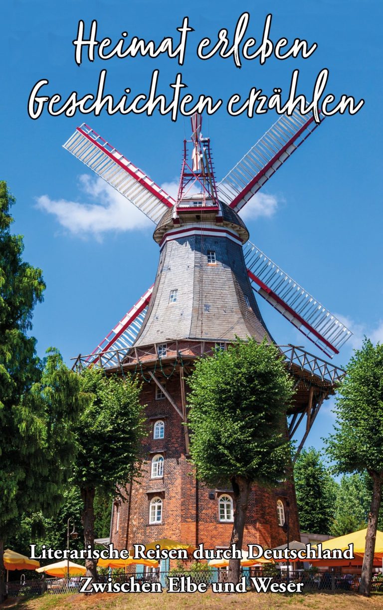 Blick auf eine Stadt mit markantem Turm und Häusern, darüber der Schriftzug "Heimat erleben. Geschichten erzählen."